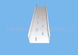 直通橋架電纜默默承擔著線纜的重量